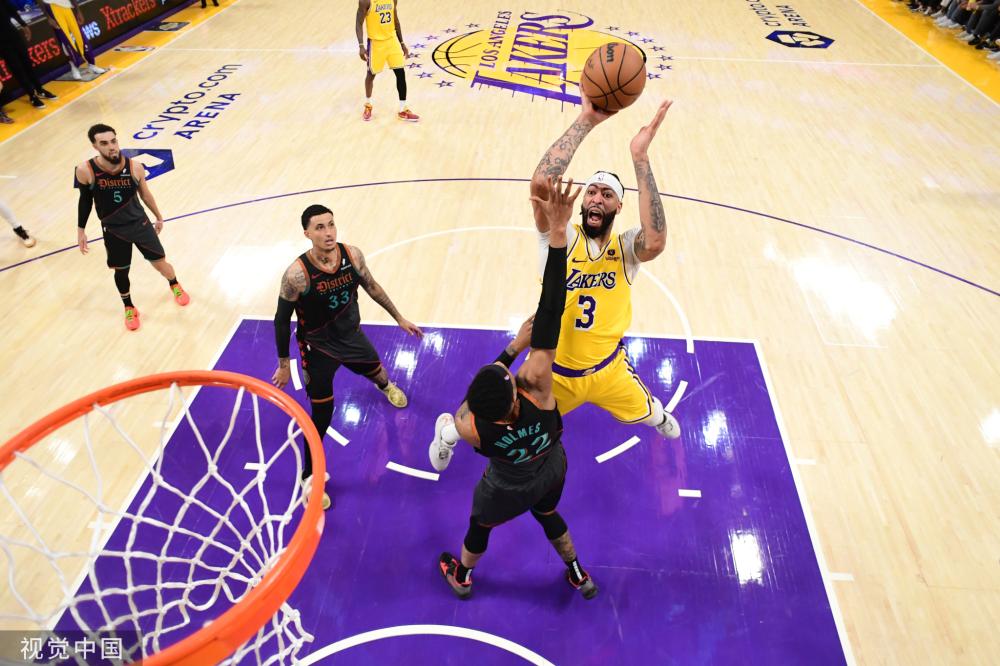 场的表现并 场的表现并